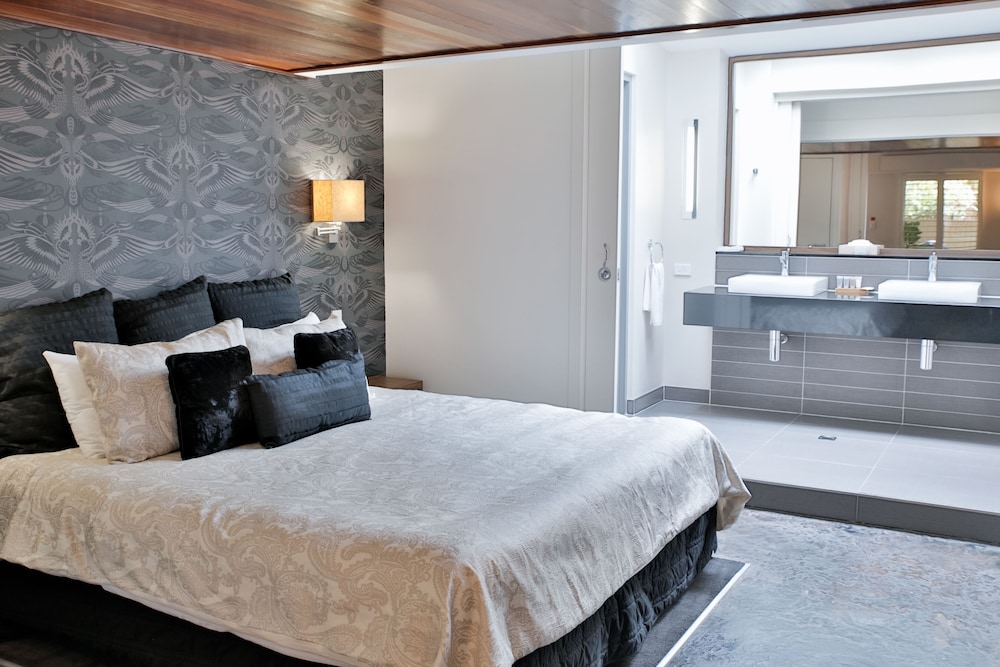 Spa Suite, 1 King Bed photo 2