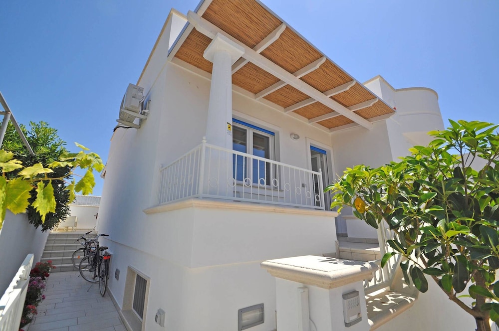Villa, Smoking photo 3