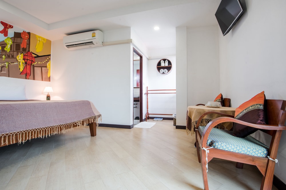 Superior Double Room thumbnail 5