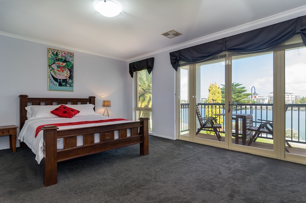 House, 3 Bedrooms, Marina View photo 1