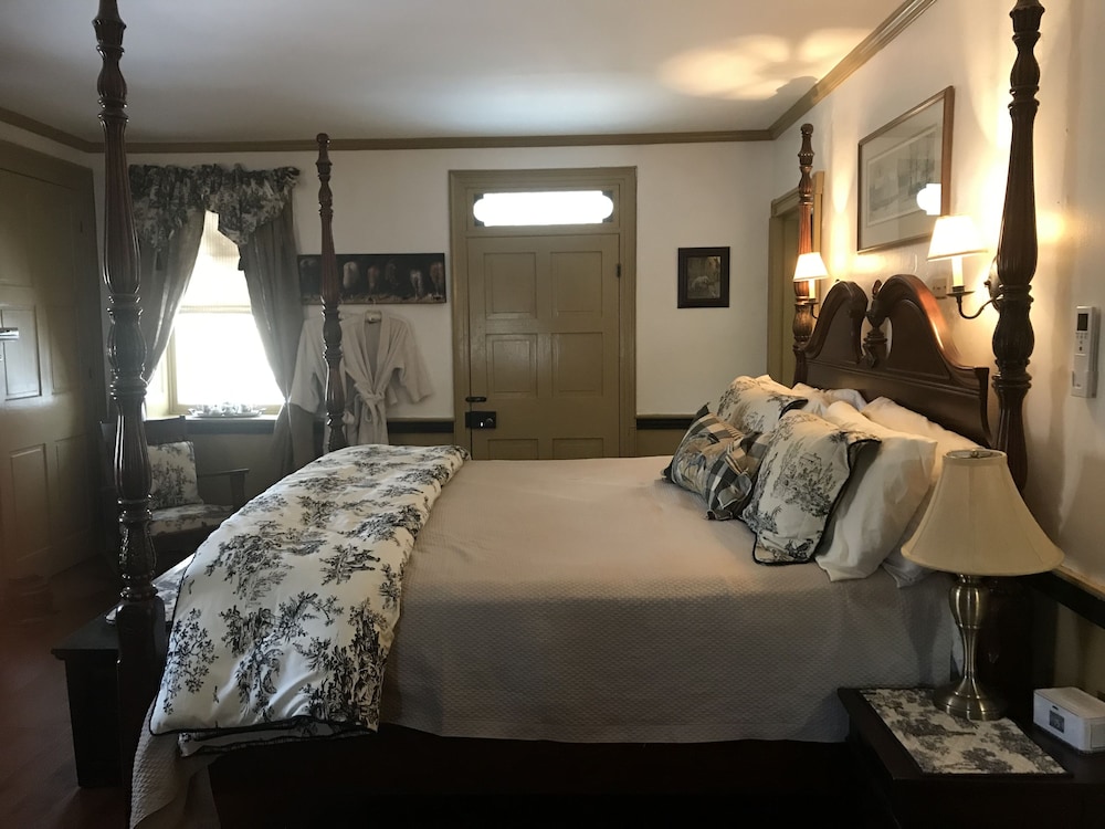 Room, Private Bathroom (Graham's Retreat) photo 3