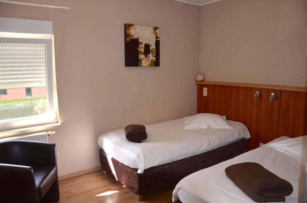Standard Twin Room photo 3