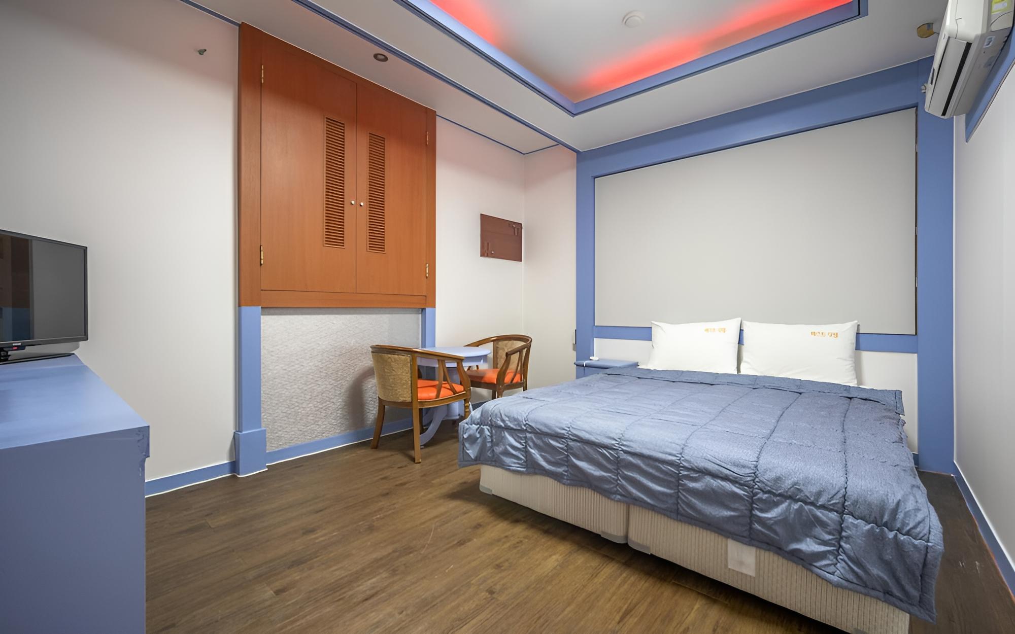 Room (Standard Room) - Photo 23