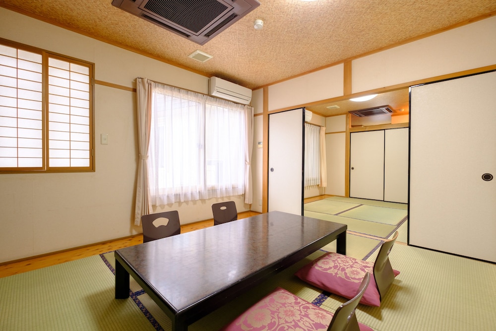 Standard Japanese Room with Shared Bathroom photo 1
