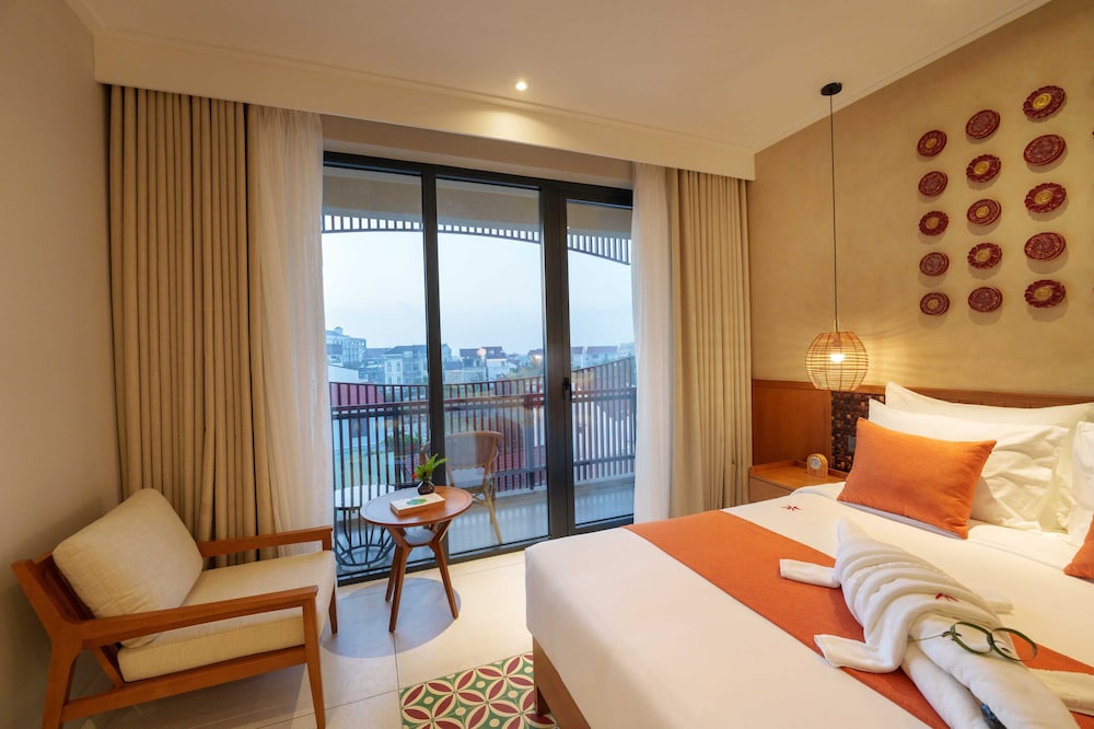 Deluxe Single Room, Multiple Beds, Balcony, City View photo 3