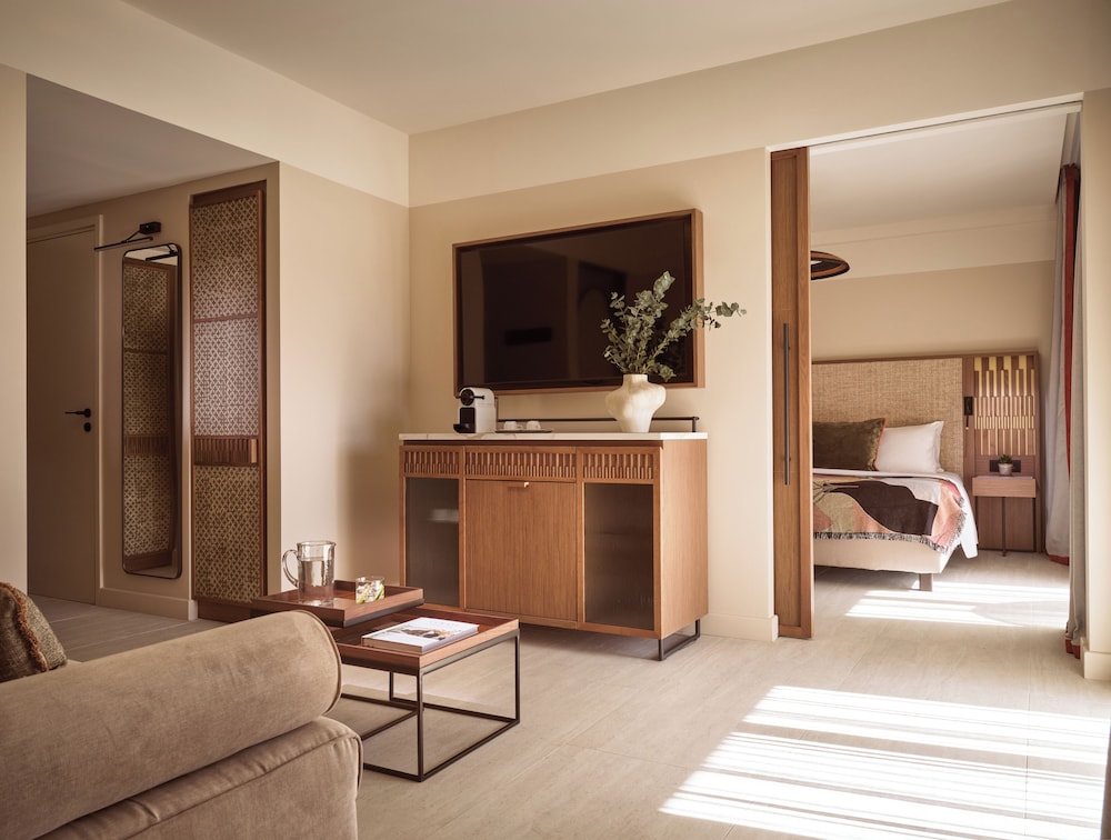 Deluxe Family Suite Garden View