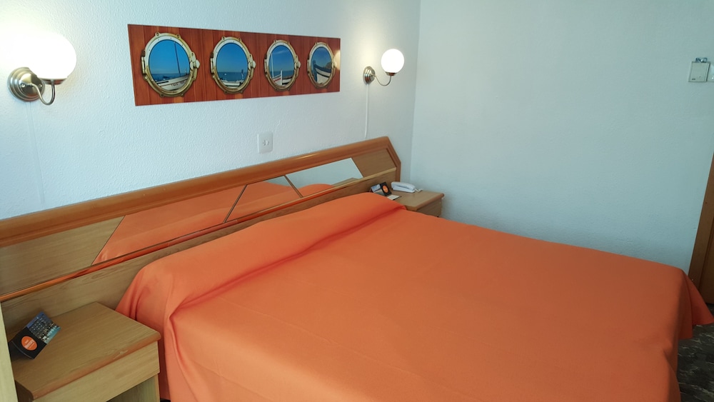 Basic Double or Twin Room photo 3