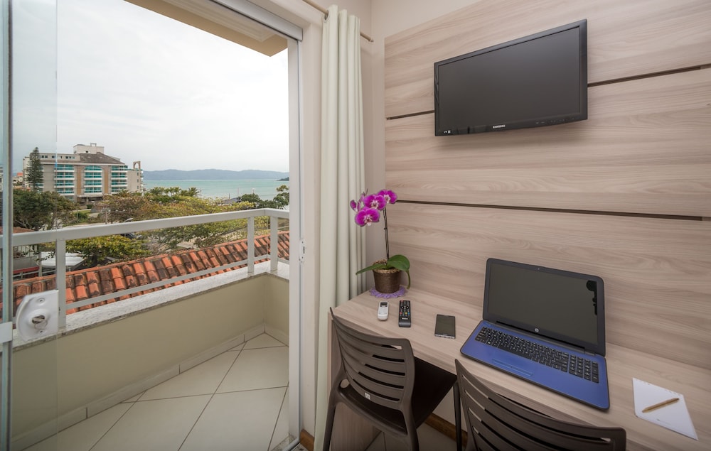 Deluxe Apartment, 2 Rooms, Sea Side View photo 3