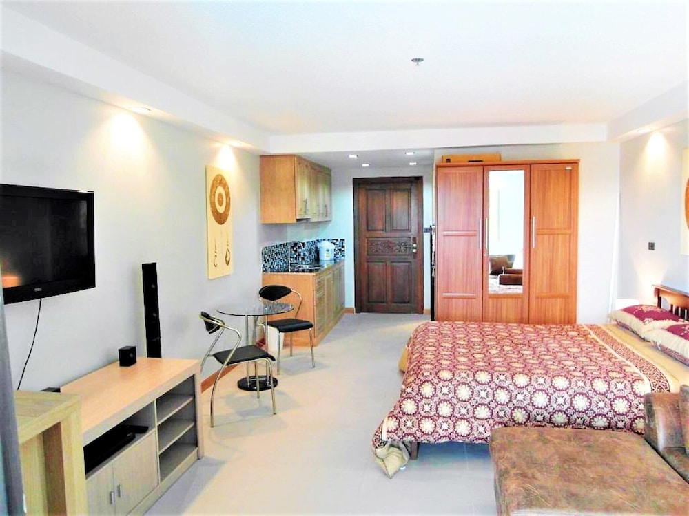 Condo, 1 Bedroom, Accessible, Smoking