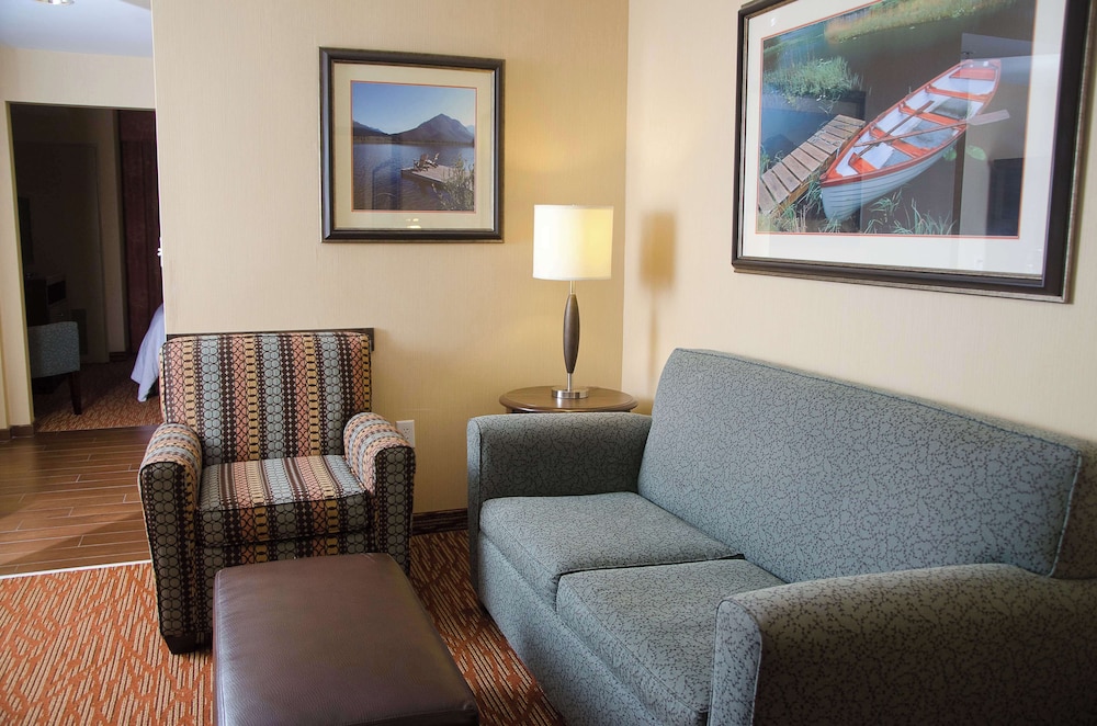 Suite, 1 King Bed, Accessible, Bathtub (Mobility & Hearing) photo 1