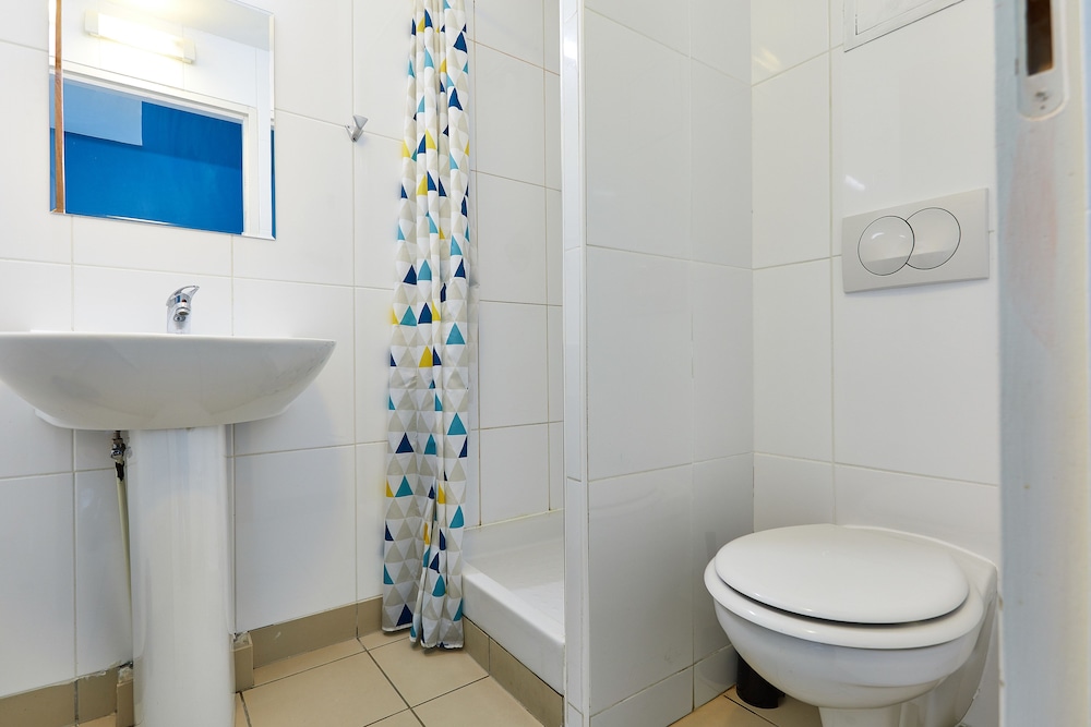 Single Room with Private Bathroom photo 2