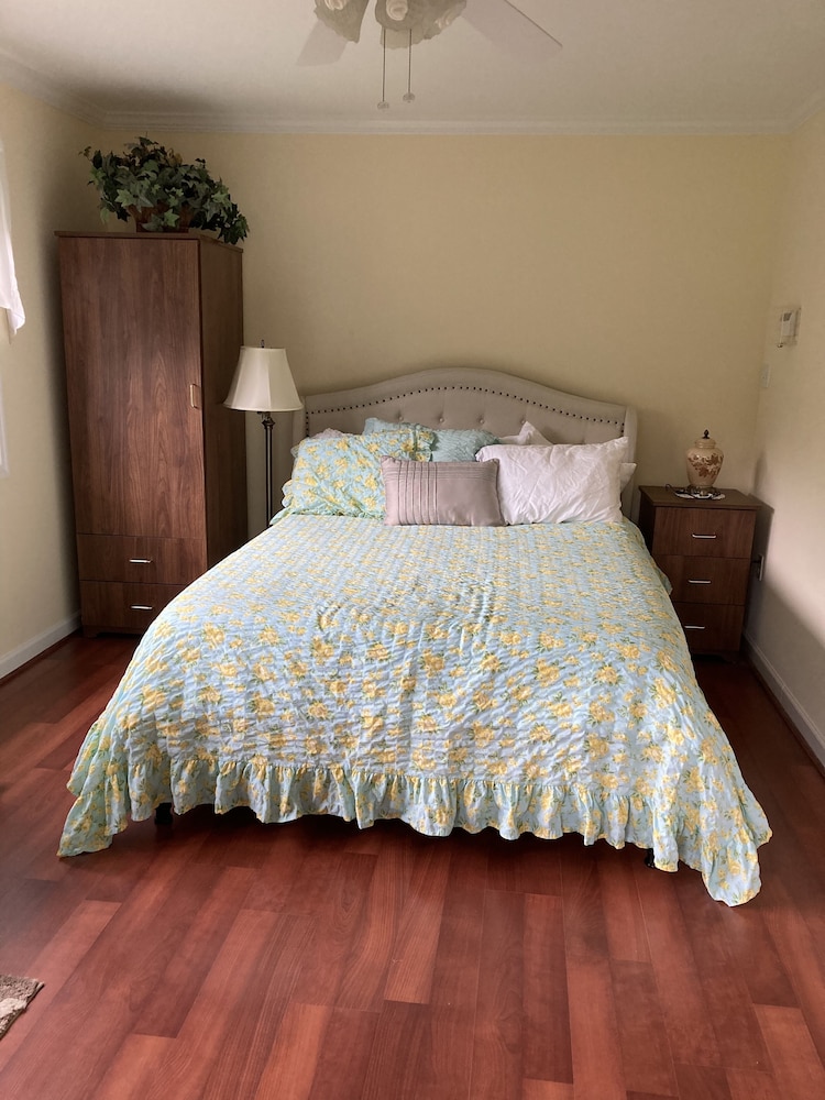 Deluxe Room, 1 Queen Bed, Accessible, Courtyard View photo 2