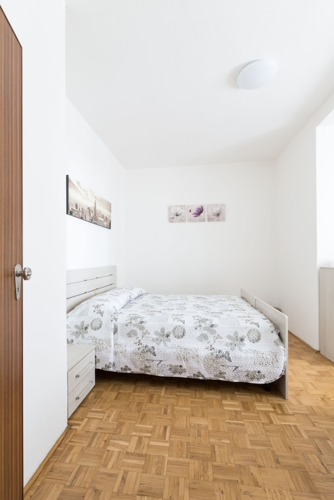 Basic Double Room with Terrace - Photo 5