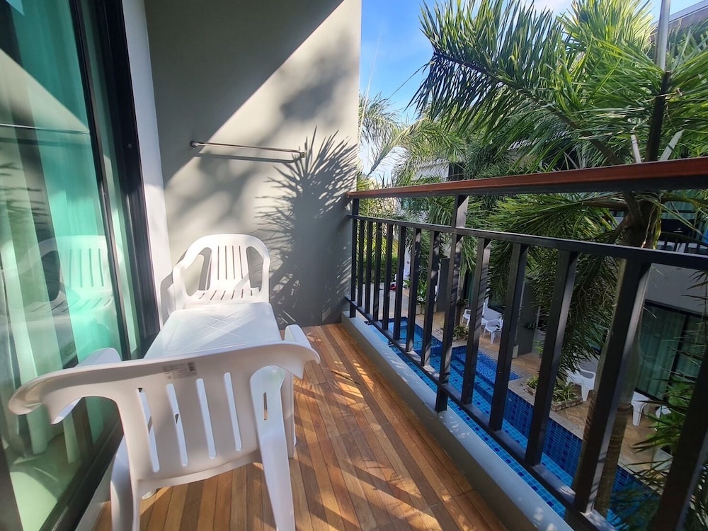 Superior Room, Pool View photo 3