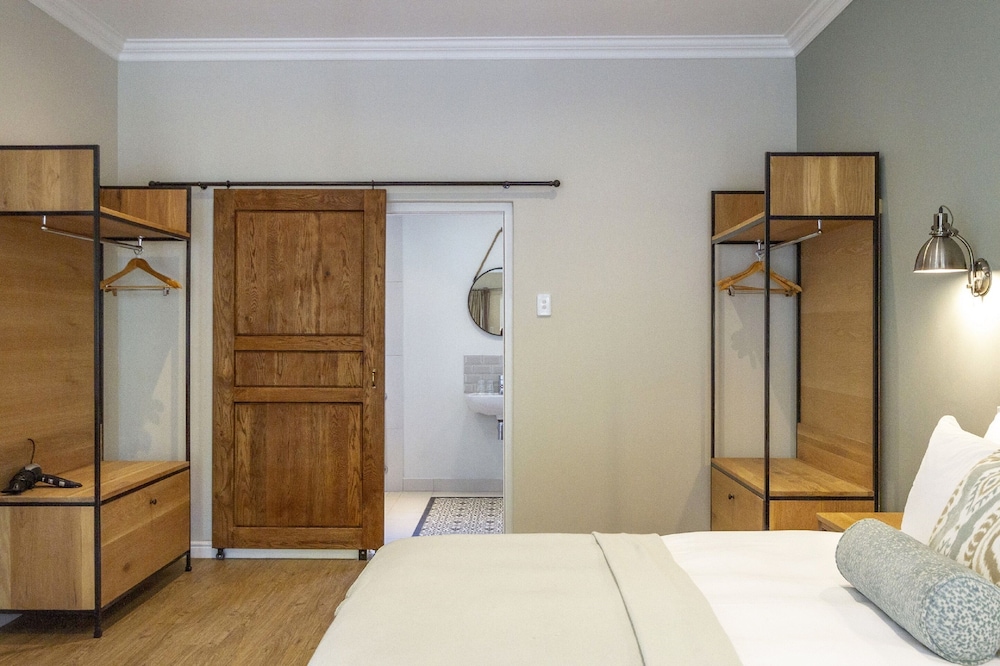 Luxury Room, 1 King Bed, Accessible photo 2
