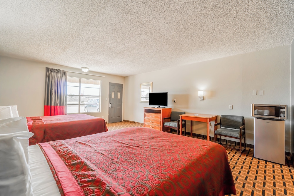 Room, 2 Queen Beds, Smoking photo 3