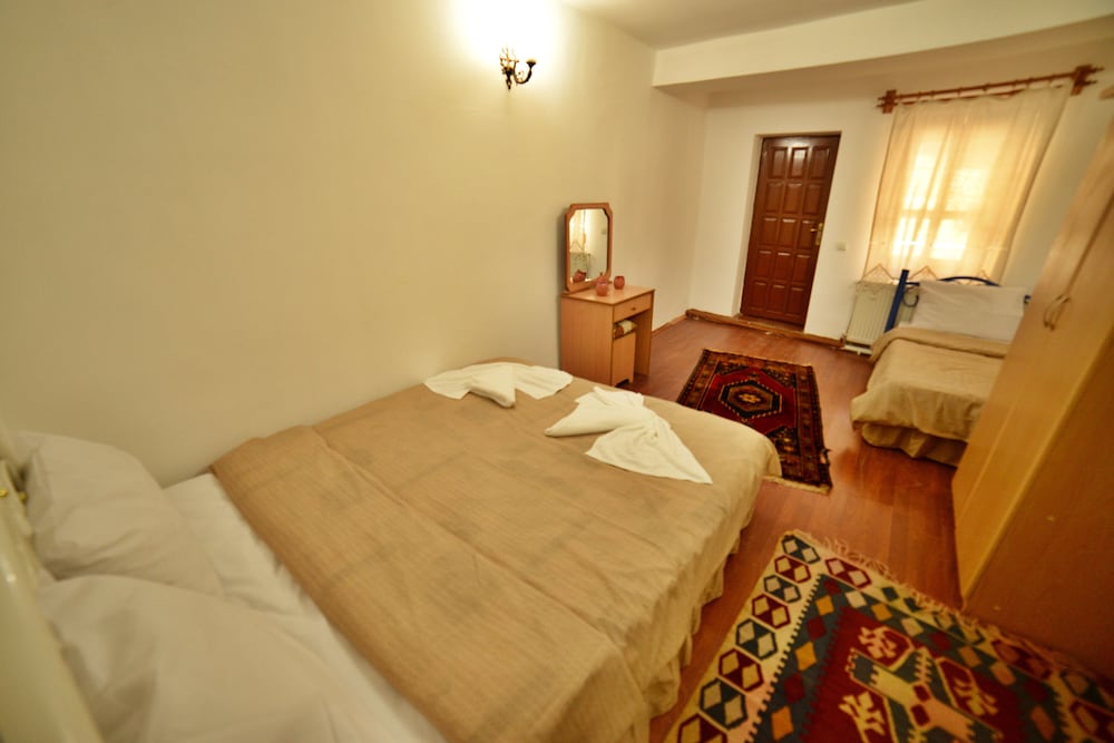 Classic Triple Room photo 2