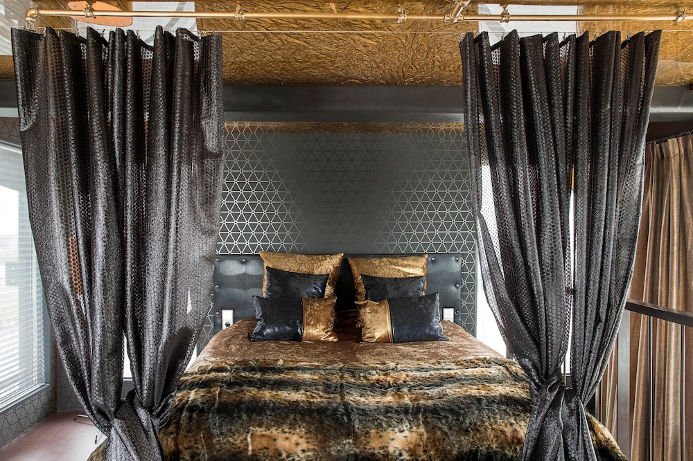 Design Suite, Tower (Mystique) photo 2