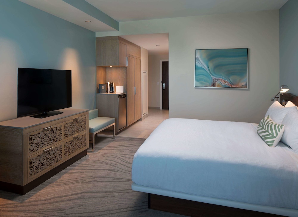 Deluxe Room, 1 King Bed, Resort View