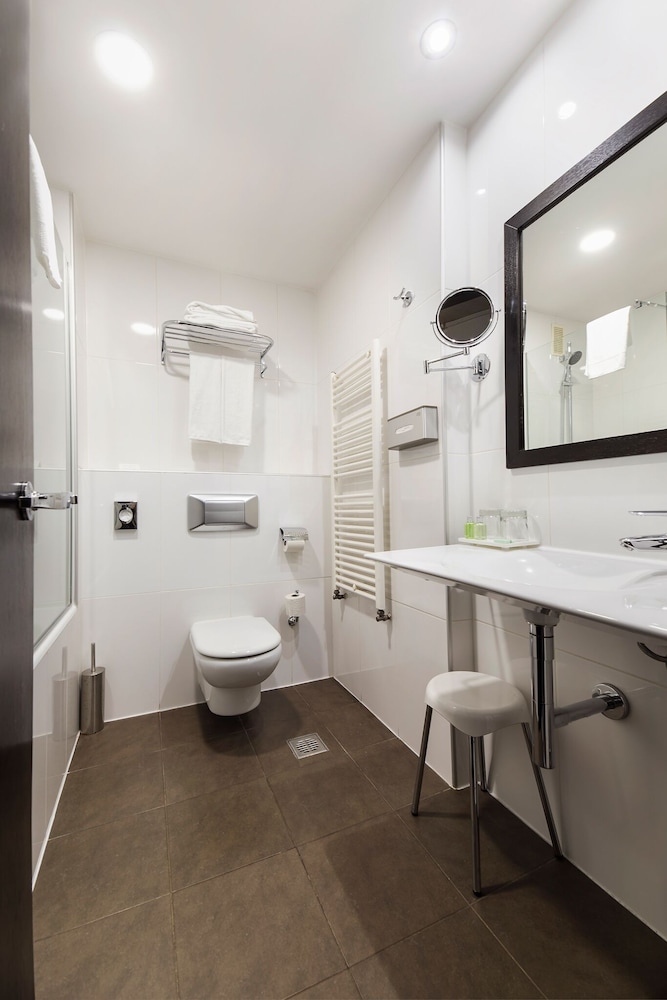 Standard Double Room - Photo 6