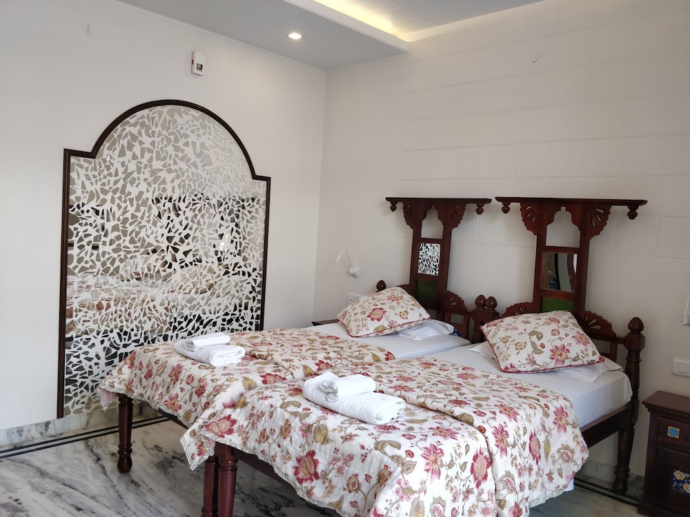 Super Deluxe Room - Photo 17