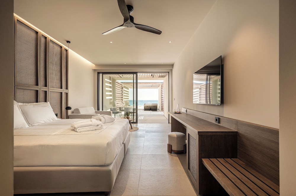 Deluxe Suite, Private Pool, Balcony