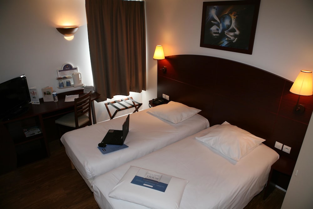 Standard Room, 2 Twin Beds - Photo 9