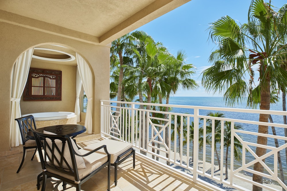 Lodge Oceanfront King Suite - Photo 7