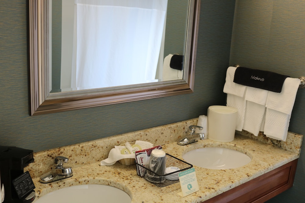 Suite, 2 Queen Beds (Two-Room Suite N/S) photo 2