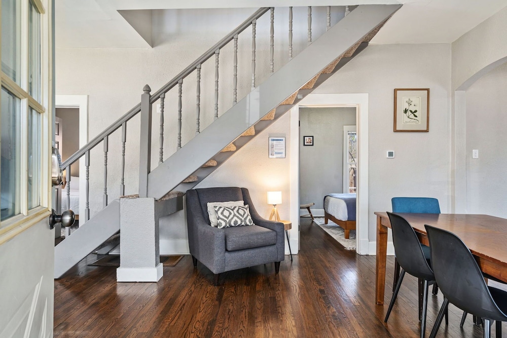 House, Multiple Beds, Patio, Garden View (216 W. Myrtle St.) photo 2