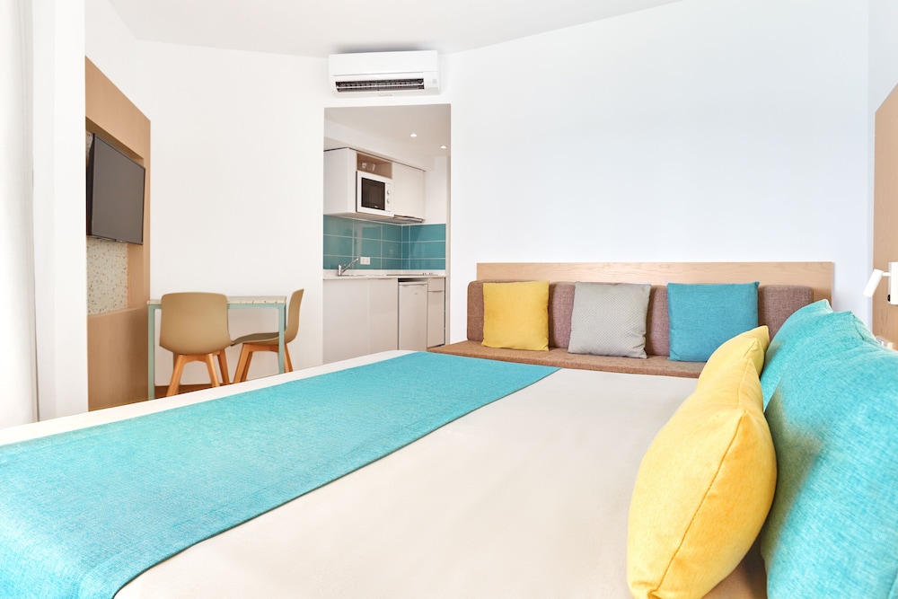 Premier Studio, Terrace - Photo 3