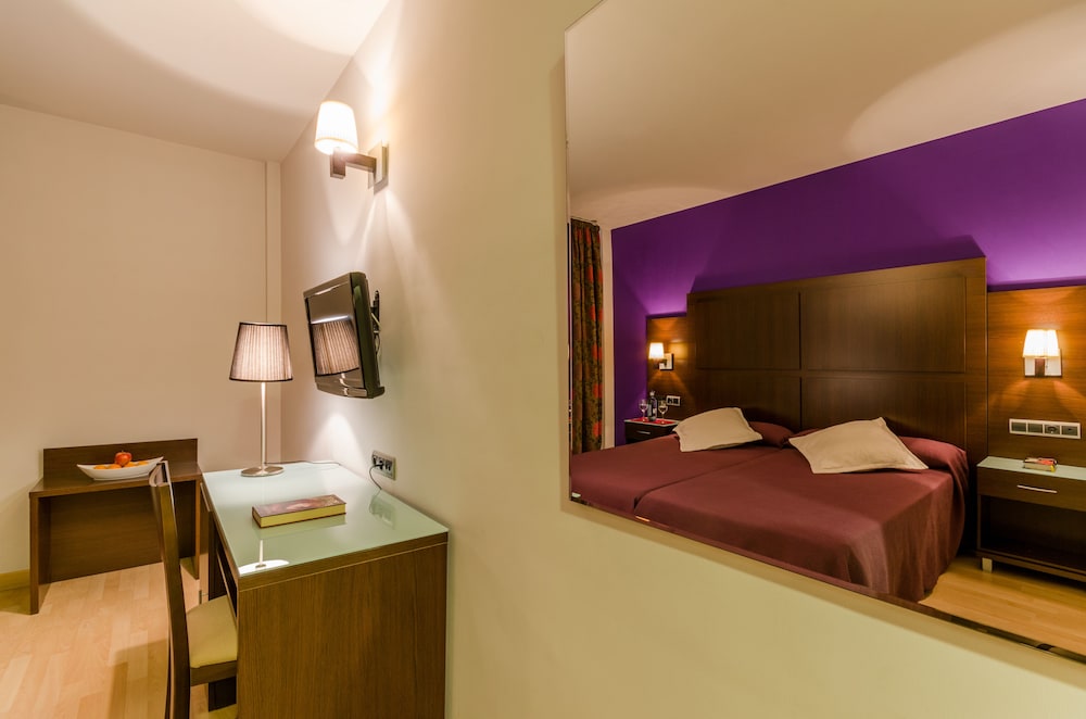 Standard Double Room - Photo 5