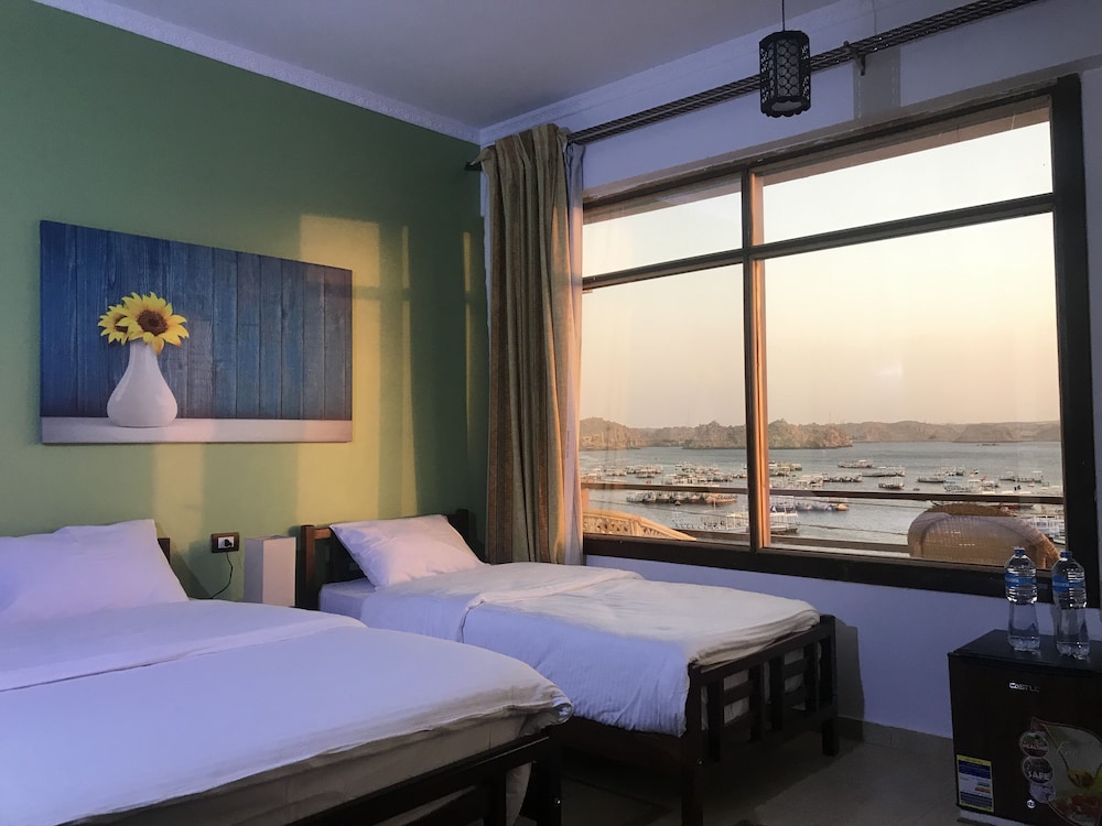 Deluxe Double or Twin Room - Photo 6