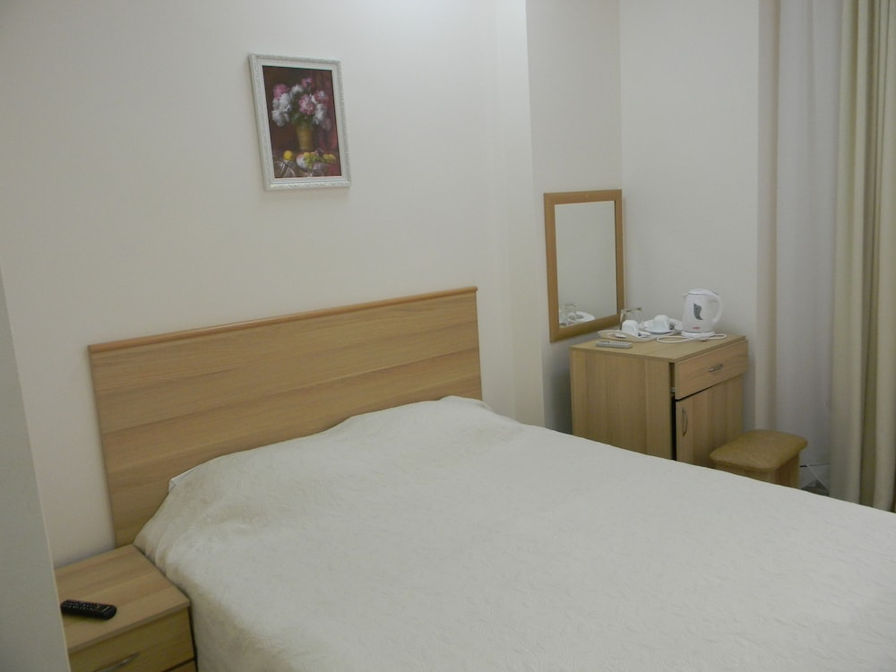 Economy Double Room photo 2