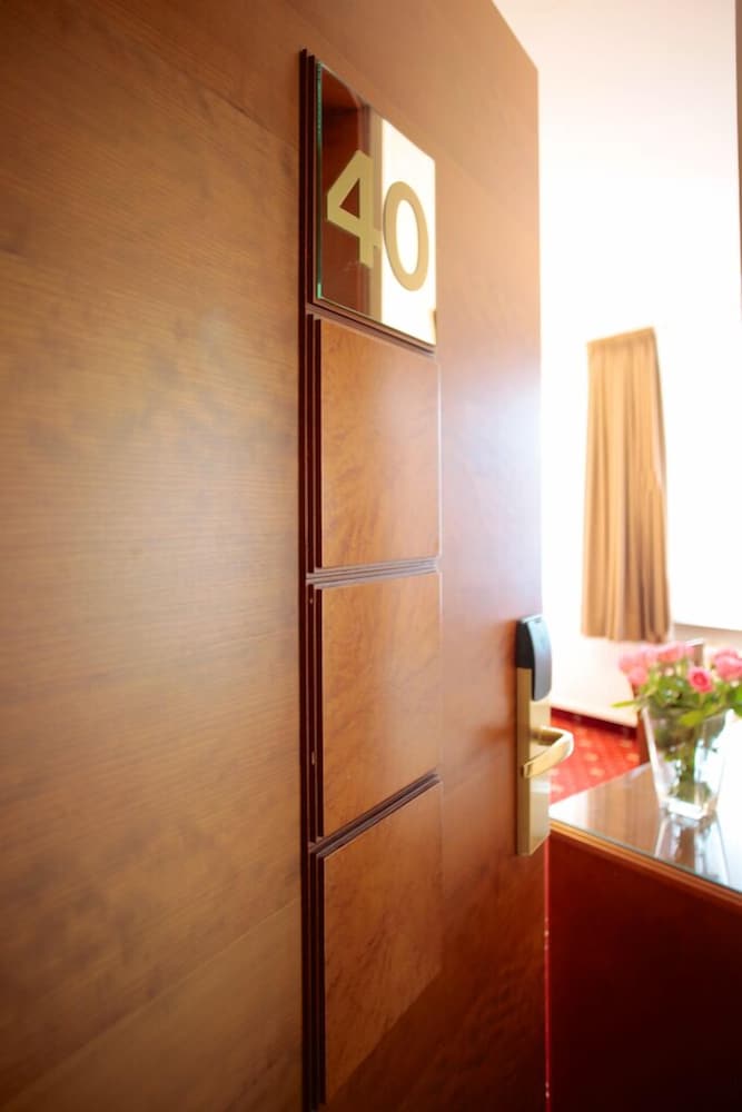Deluxe Single Room, 1 Twin Bed, Non Smoking, Private Bathroom photo 3