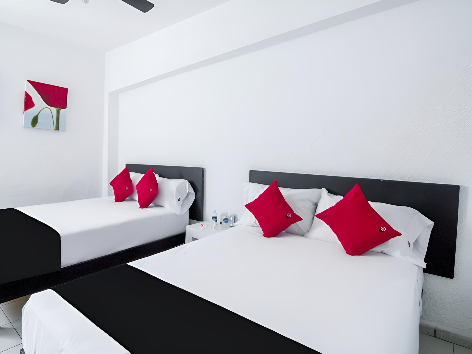 Standard Room, Multiple Beds photo 2
