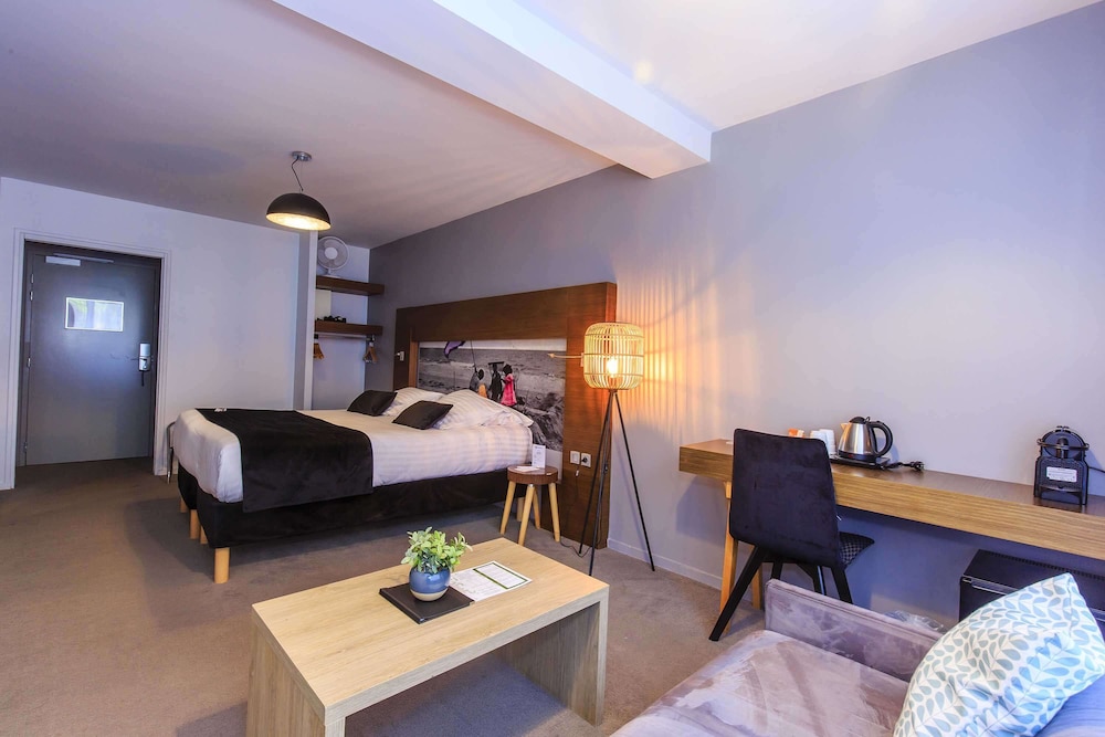 Family Room, 1 Queen Bed, Non Smoking (with Sofabed) - Photo 1