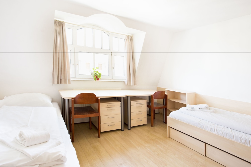 Single Room, Private Bathroom