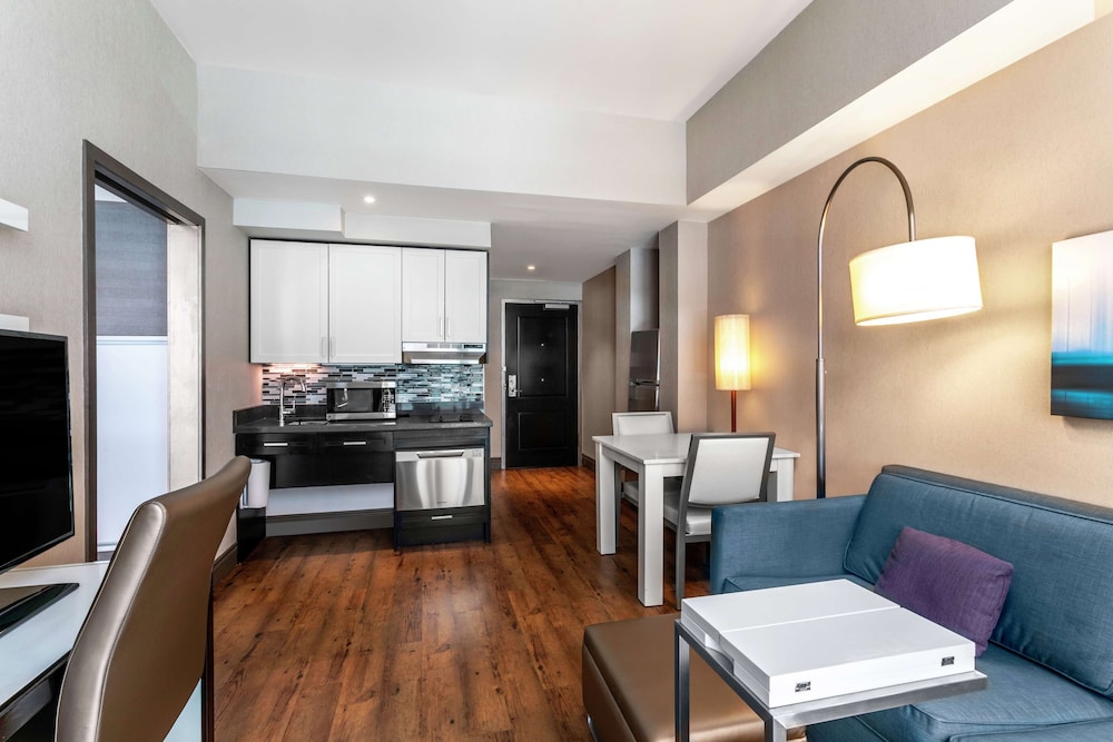 Suite, 1 King Bed, Accessible (Mobility & Hearing, Roll-in Shower) thumbnail 5