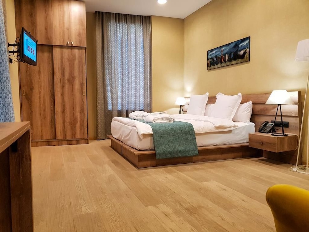 Junior Double Room, 1 Queen Bed, Non Smoking photo 2