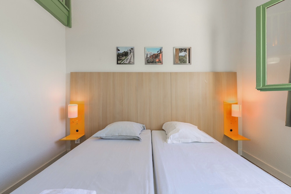 Classic Triple Room, 1 Bedroom, Terrace photo 2