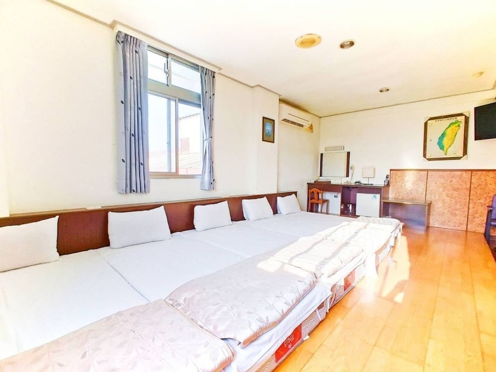Standard Room, Multiple Beds - Photo 2