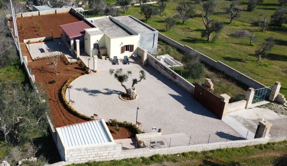 Villa photo 2