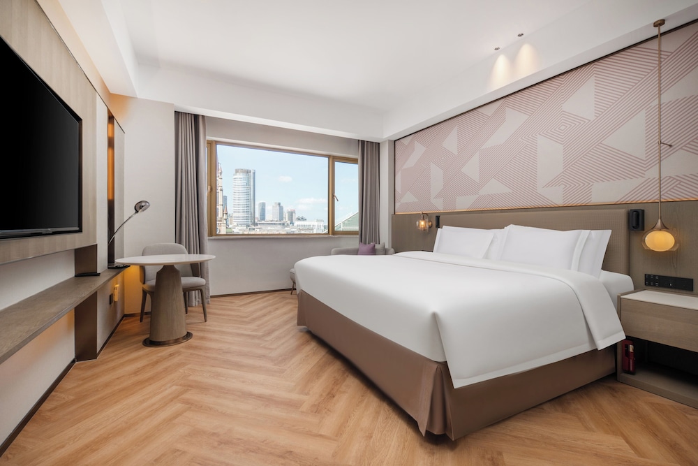 Standard Room, 1 King Bed, Smoking, City View photo 1