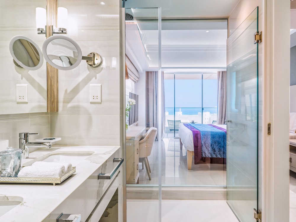 Superior Room, Pool View - Photo 9