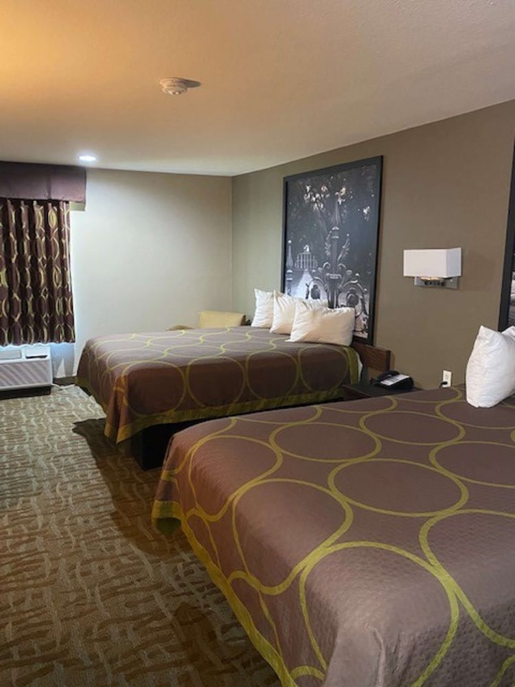 Standard Room, 2 Queen Beds, Non Smoking, Refrigerator & Microwave (1st Floor) - Photo 3