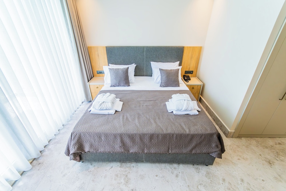 Duplex Swimup Suite - Photo 14