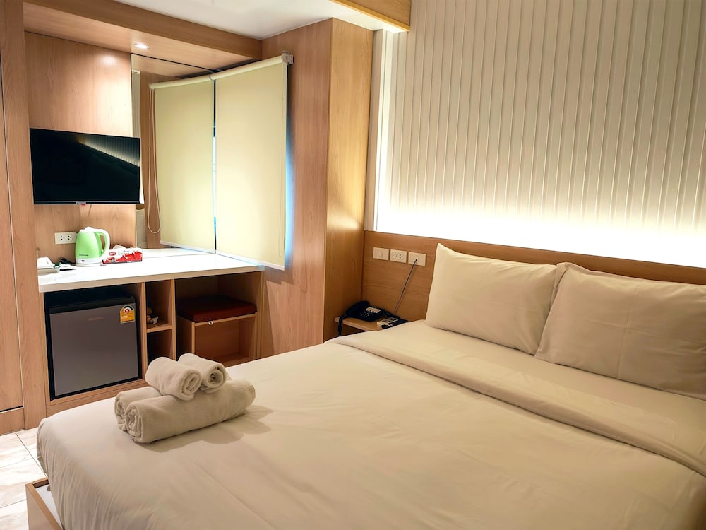 Deluxe Double Room, Non Smoking, City View photo 2