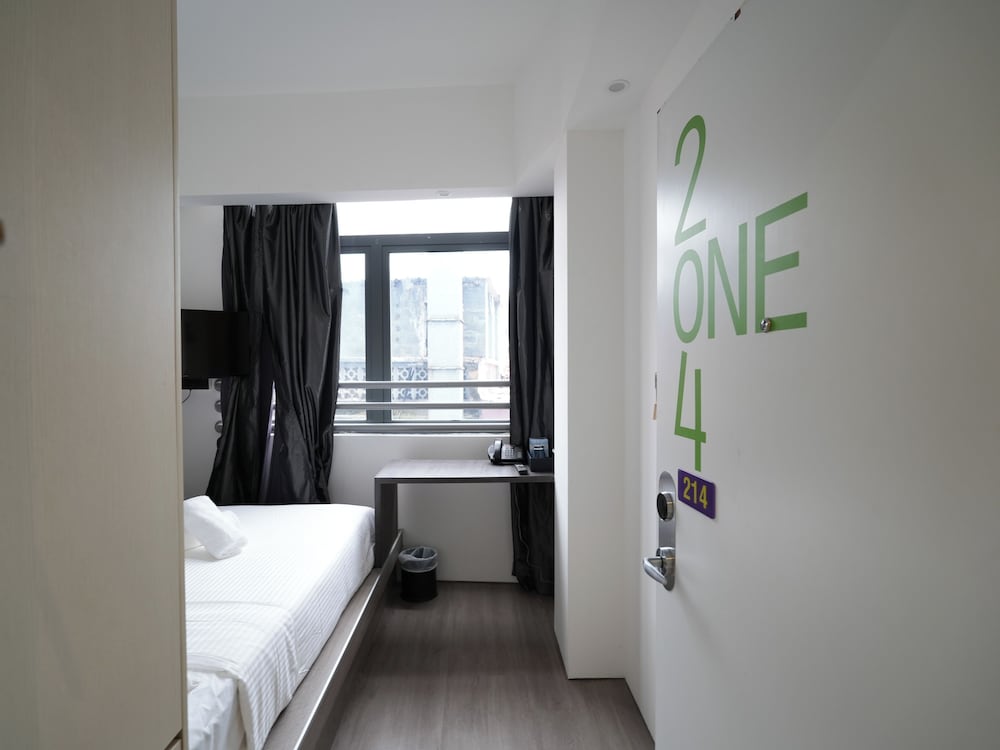 Quad Room, Window photo 1