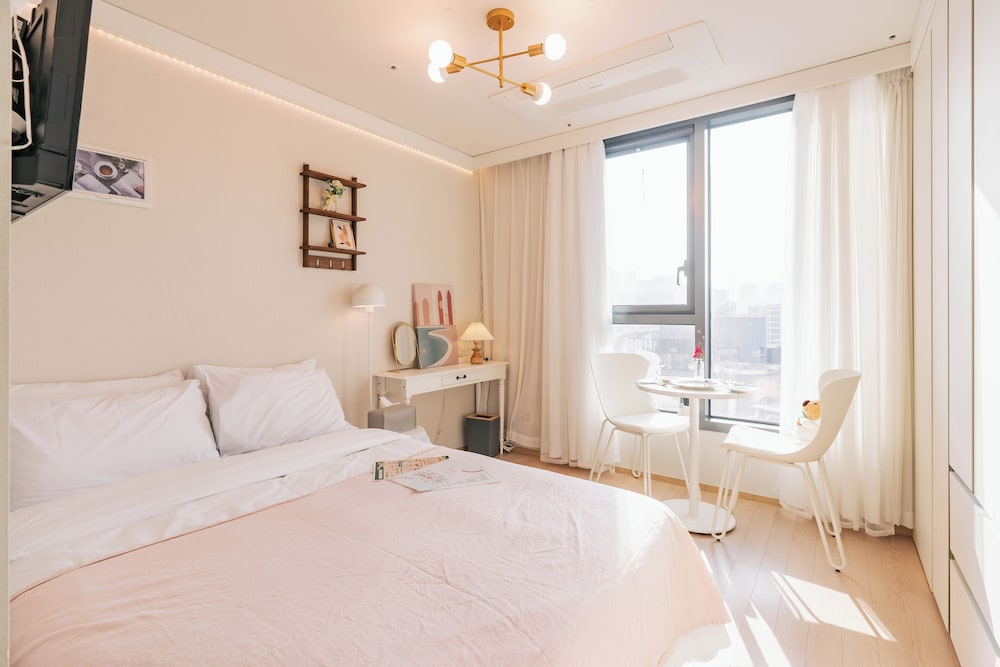 Basic Studio, City View